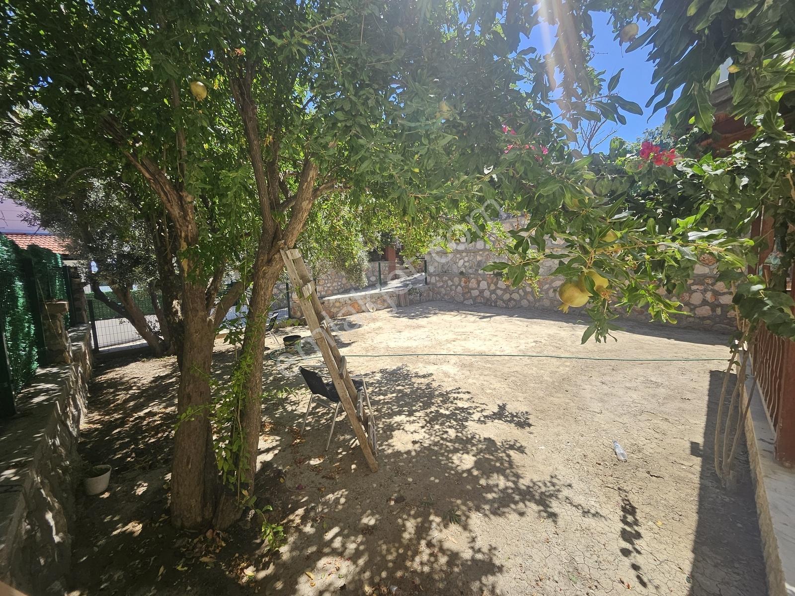 Çeşme Çiftlikköy Serakent Sitesinde Satılık Tripleks 3+1 Villa — fotoğraf 23