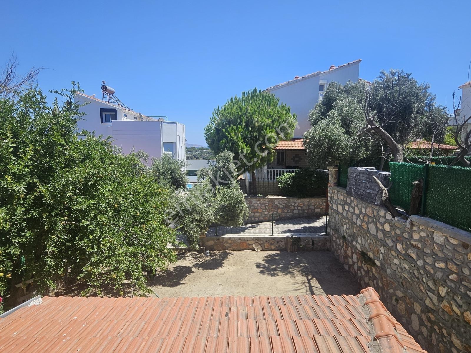 Çeşme Çiftlikköy Serakent Sitesinde Satılık Tripleks 3+1 Villa — fotoğraf 24