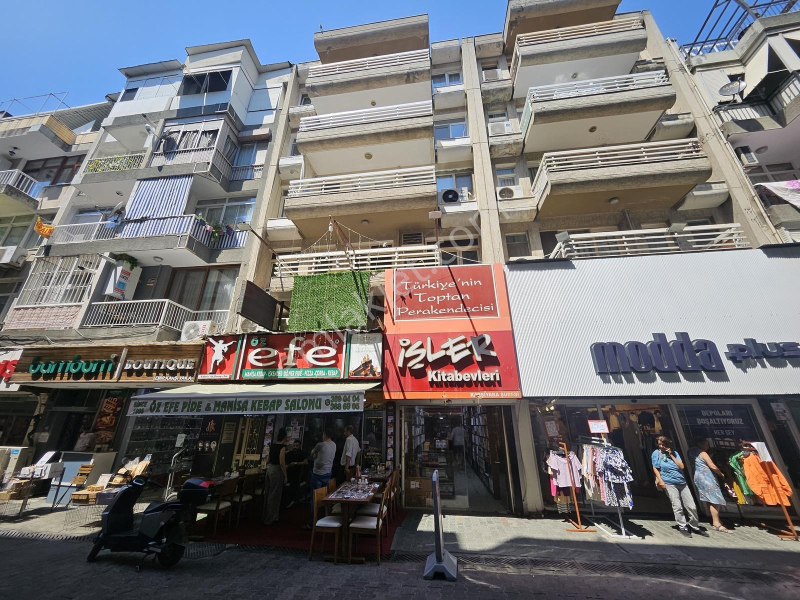 Karşıyaka Donanmacıda Merkezi Konumda, Balkonlu Geniş 3+1 Daıre