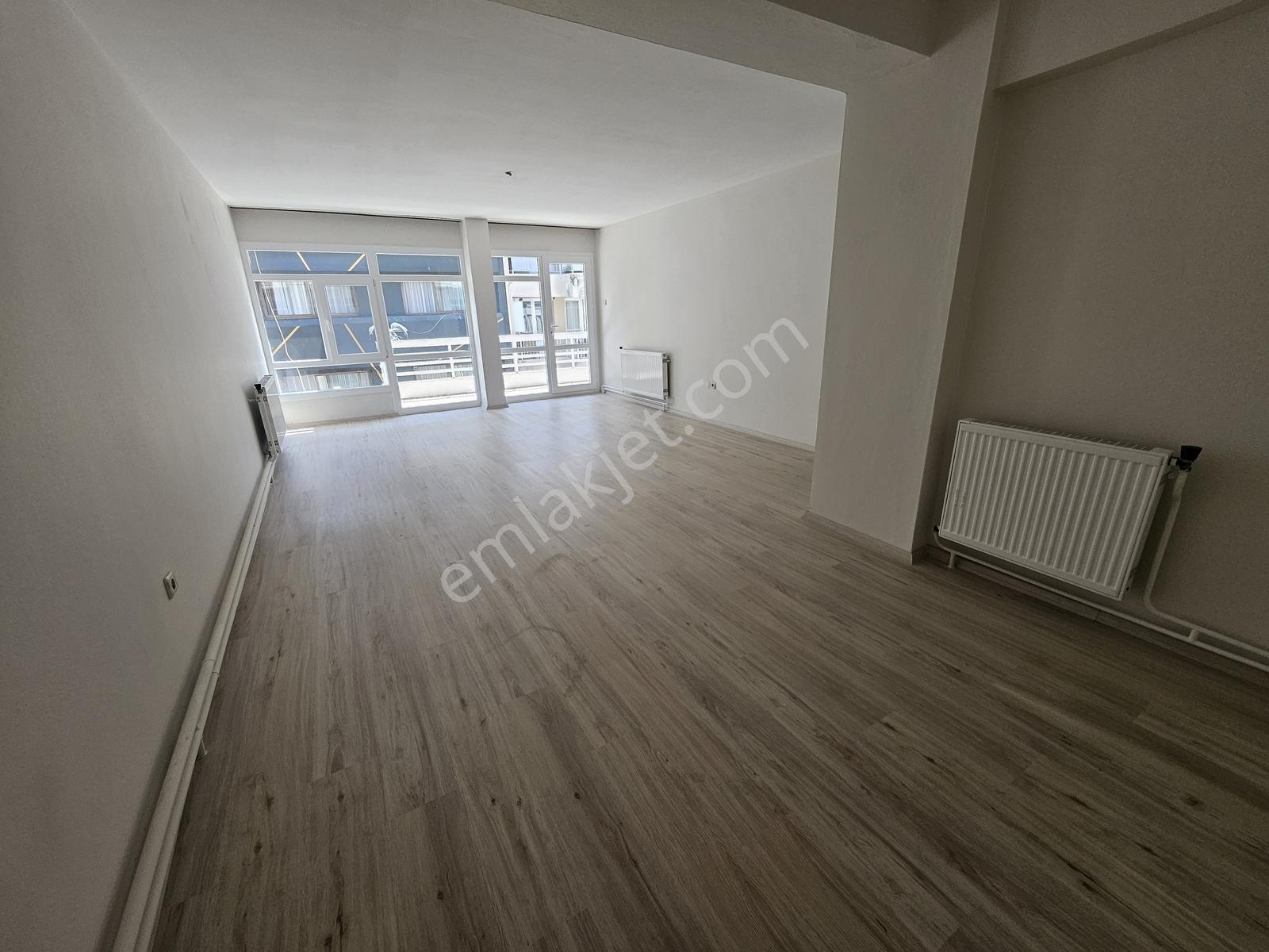 Karşıyaka Donanmacıda Merkezi Konumda, Balkonlu Geniş 3+1 Daıre — fotoğraf 18