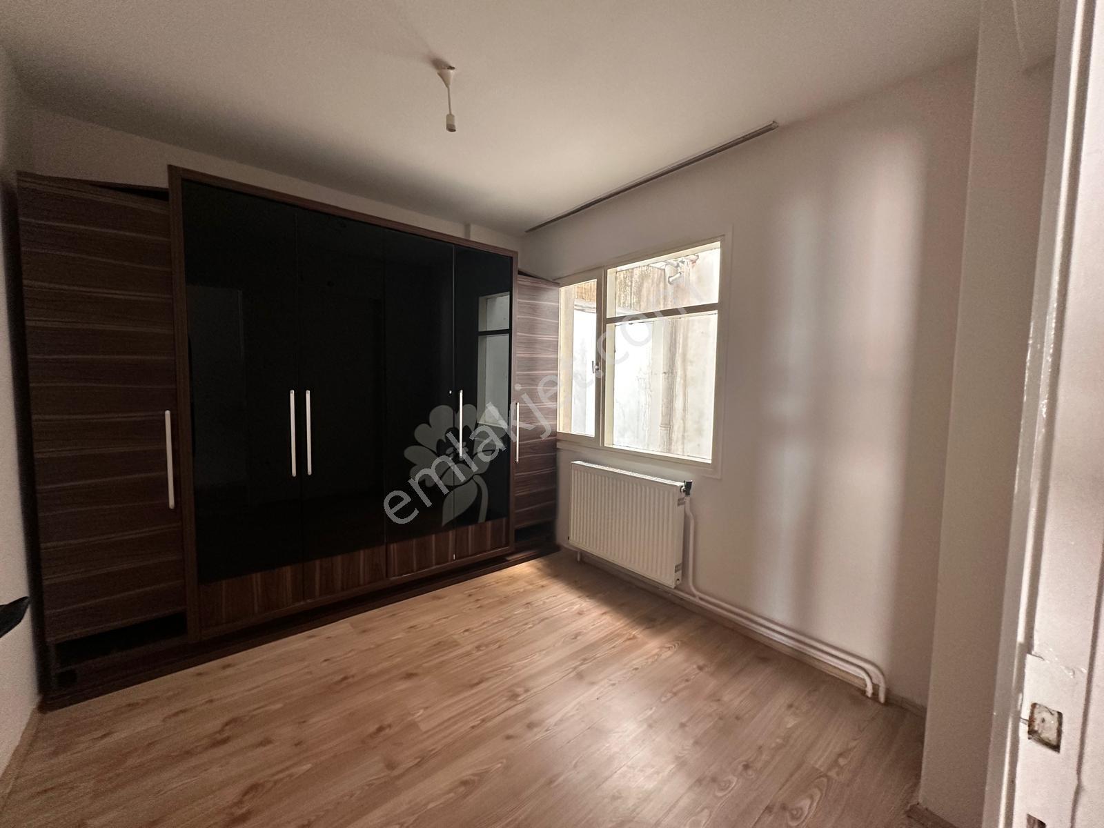 Karşıyaka Donanmacıda Merkezi Konumda, Balkonlu Geniş 3+1 Daıre — fotoğraf 21