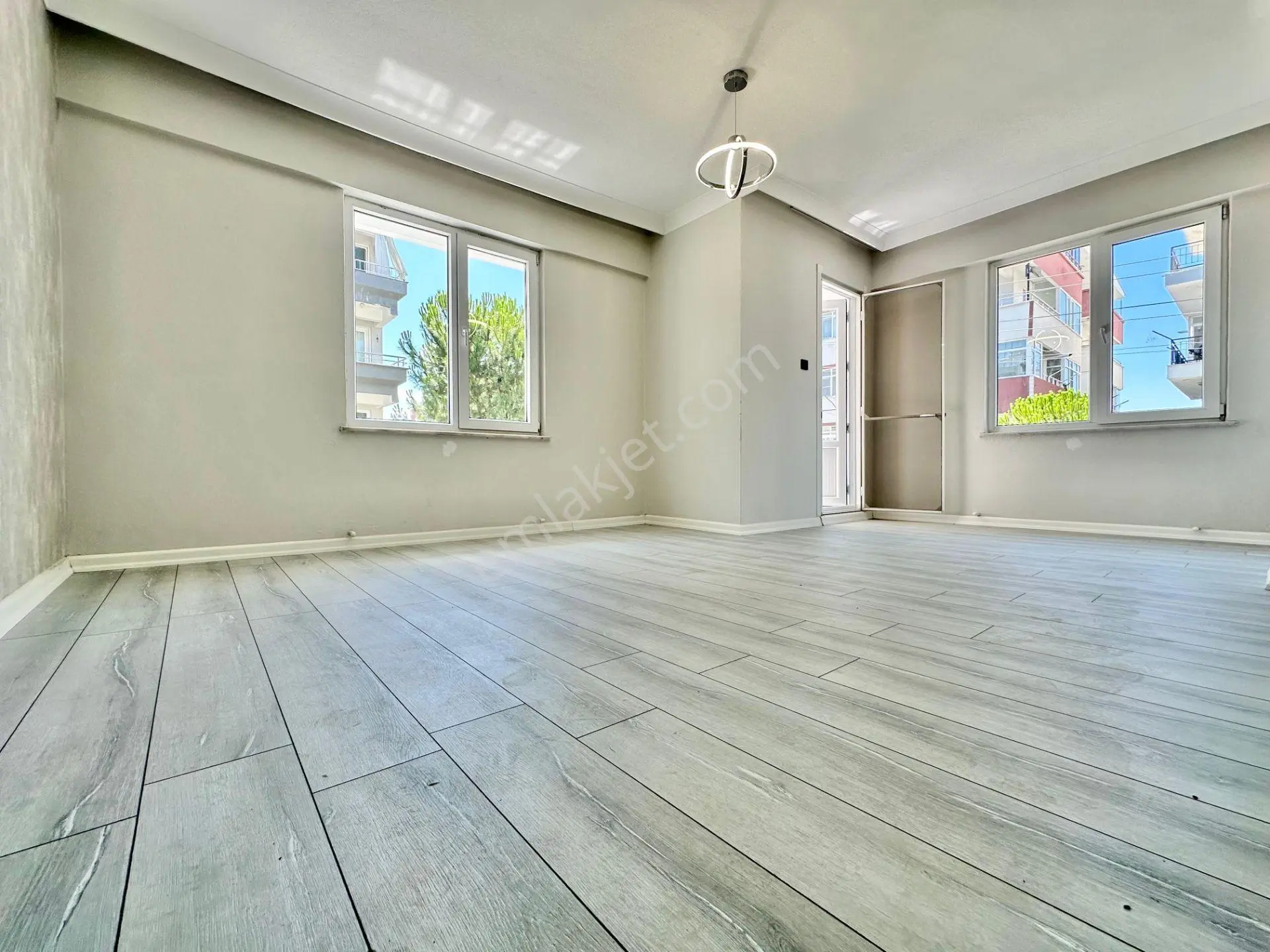 ꧁ay Emlak'tan꧂ Akçay'da Denze 400 Mt Şık Tasarımlı Ayrı Mutfaklı Ön Cephe Satılık 2+1 Geniş Daire — fotoğraf 13