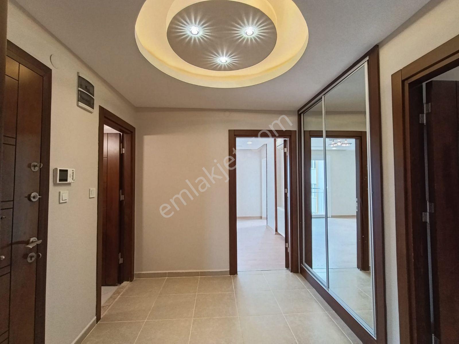 Kenan Evren De Ömer Bayram İnşaat Yapımı 4+1 Satilik Lüks Daire — fotoğraf 28