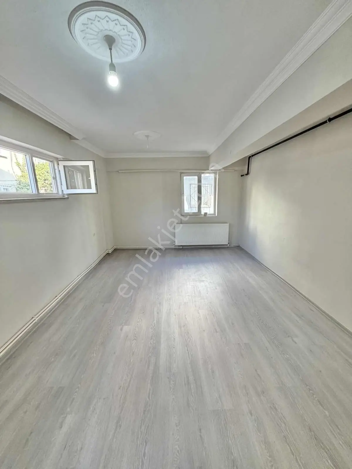 Vb'den Bağlarbaşında Satılık 1+1 Ayrı Mutfak ,yenilenmiş Daire — fotoğraf 3