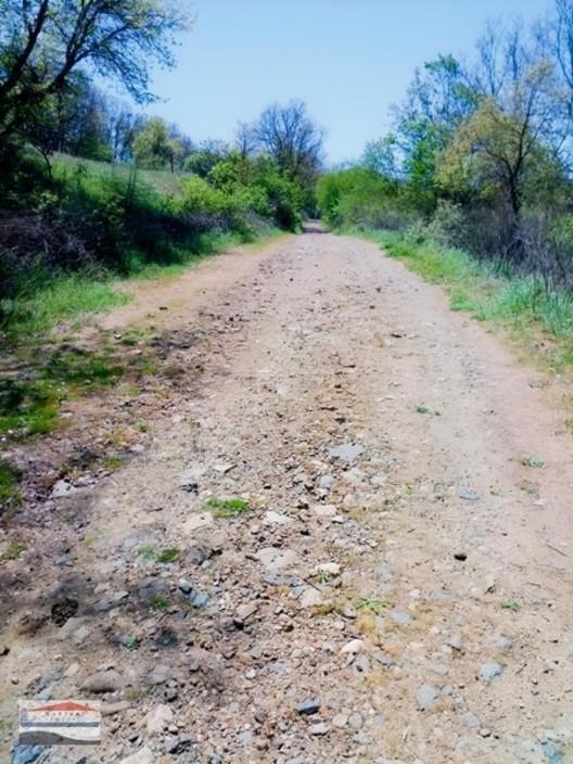 Yenice, Kovancı Köyü, Yolu Ve Suyu Olan Çilek Tarlası. — fotoğraf 13
