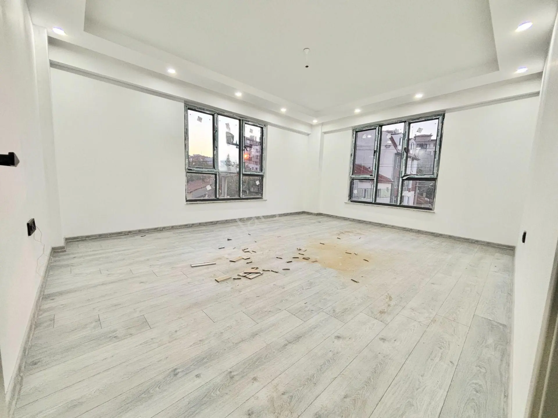Estorıa'dan Büyükpark Yakını Özel Garajlı Arakat 2+1 Daire — fotoğraf 2