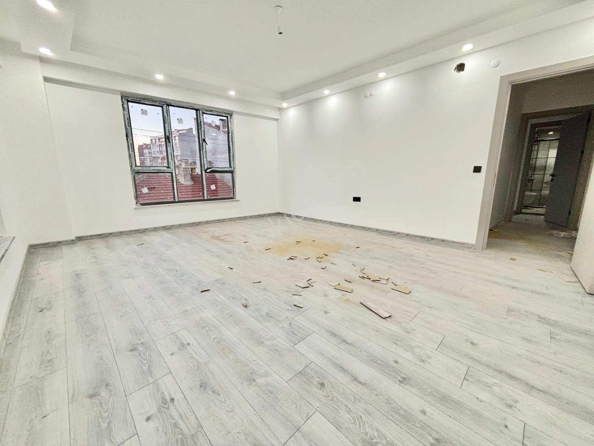 Estorıa'dan Büyükpark Yakını Özel Garajlı Arakat 2+1 Daire — fotoğraf 3