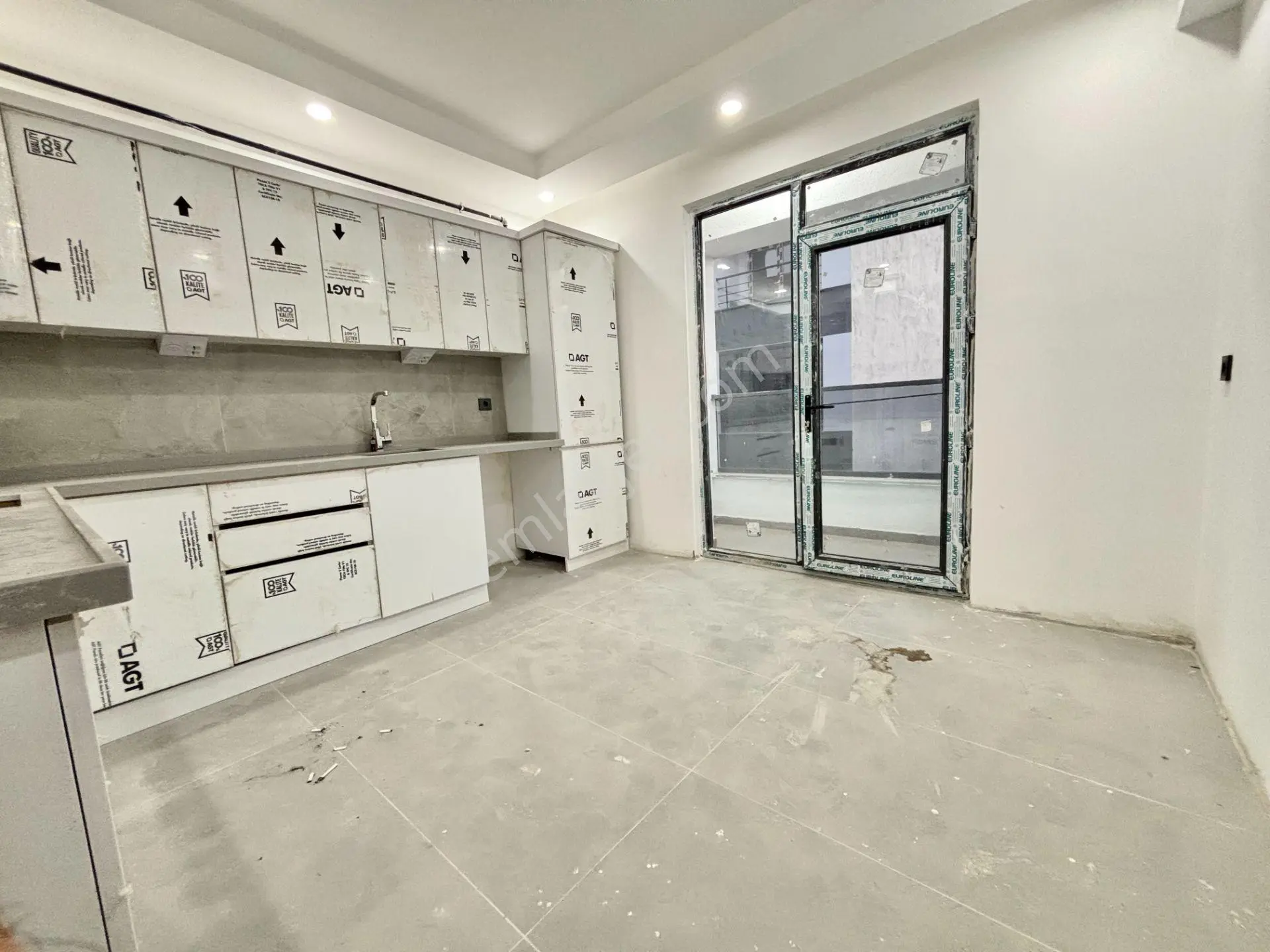 Estorıa'dan Büyükpark Yakını Özel Garajlı Arakat 2+1 Daire — fotoğraf 5