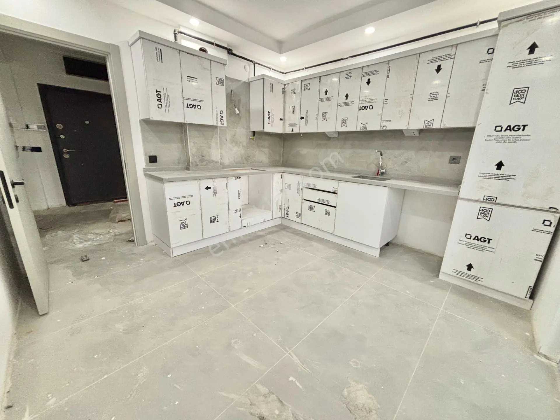 Estorıa'dan Büyükpark Yakını Özel Garajlı Arakat 2+1 Daire — fotoğraf 6
