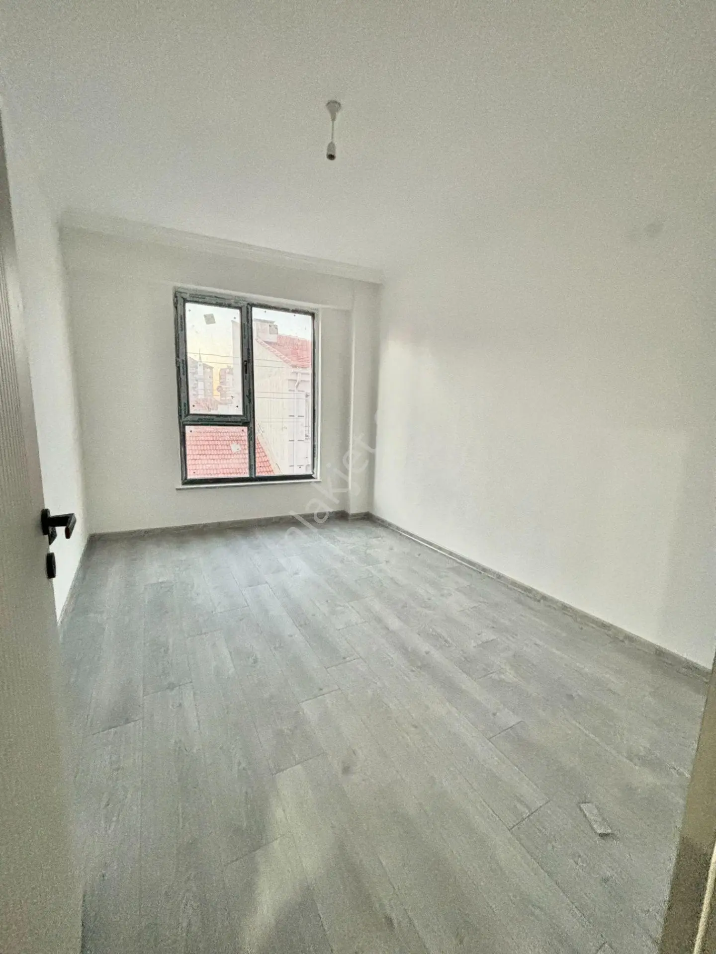 Estorıa'dan Büyükpark Yakını Özel Garajlı Arakat 2+1 Daire — fotoğraf 10