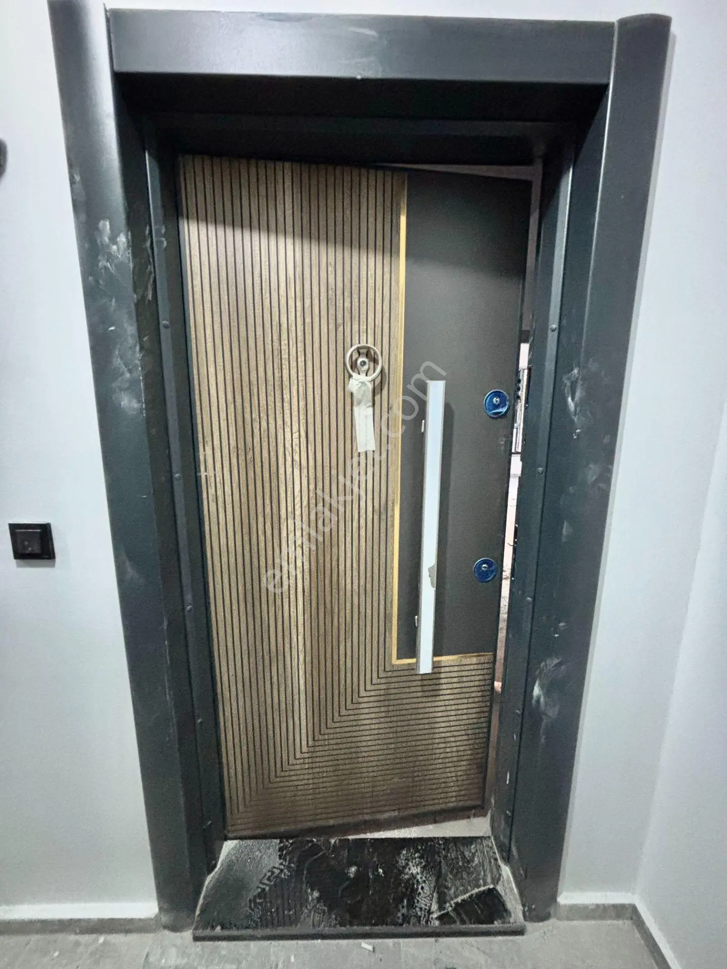 Estorıa'dan Büyükpark Yakını Özel Garajlı Arakat 2+1 Daire — fotoğraf 20