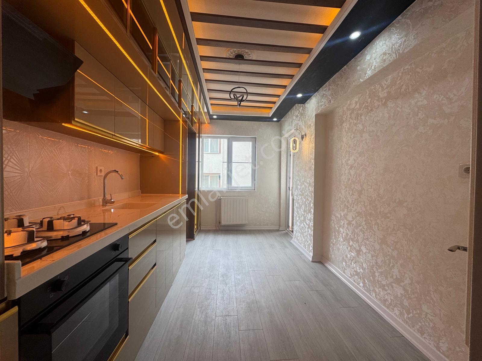 Malazgirt Mah'De 3+1 120M2 Asansörlü Full Yapılı Cadde Üzeri