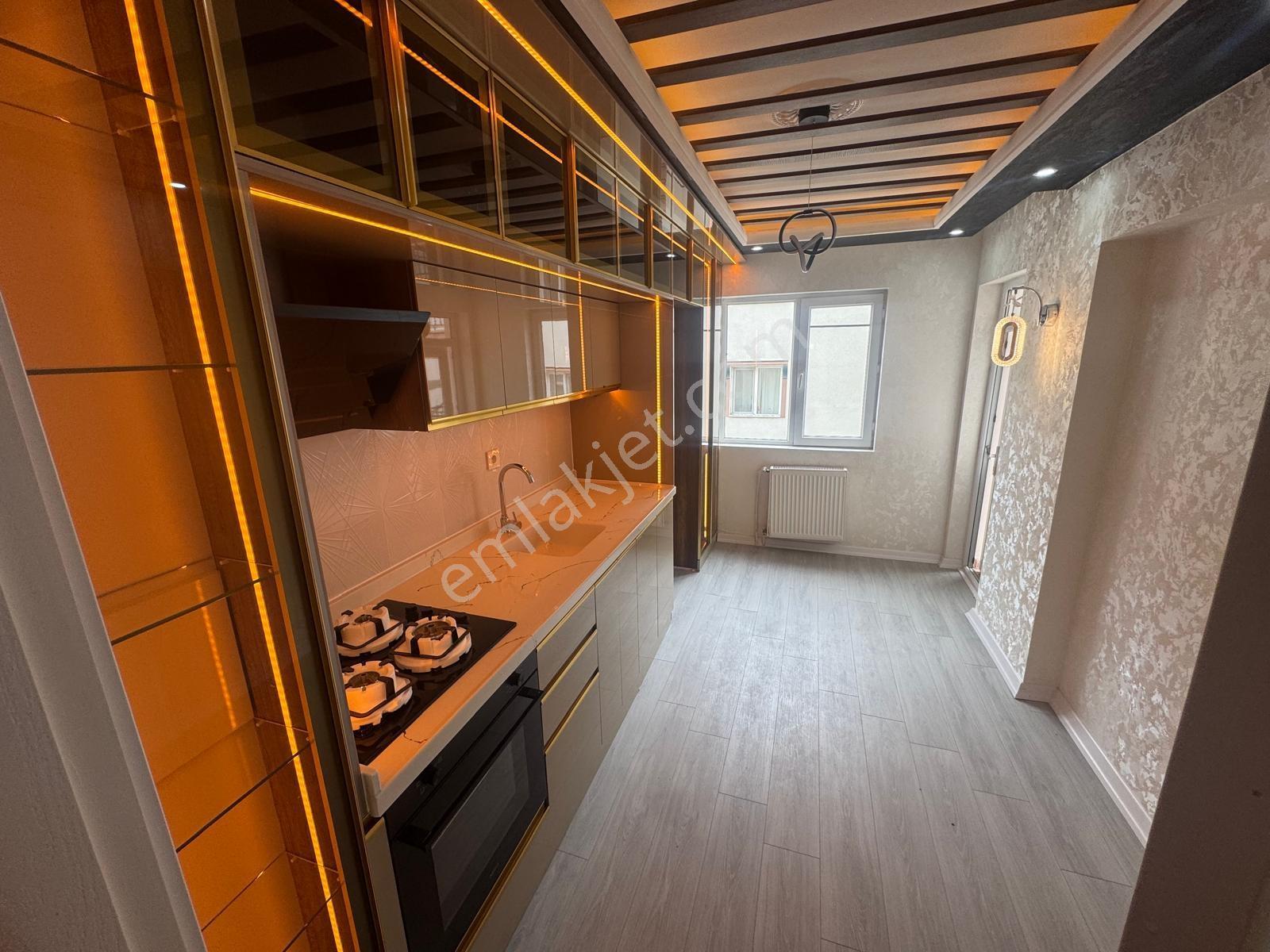 Malazgirt Mah'de 3+1 120m2 Asansörlü Full Yapılı Cadde Üzeri — fotoğraf 4