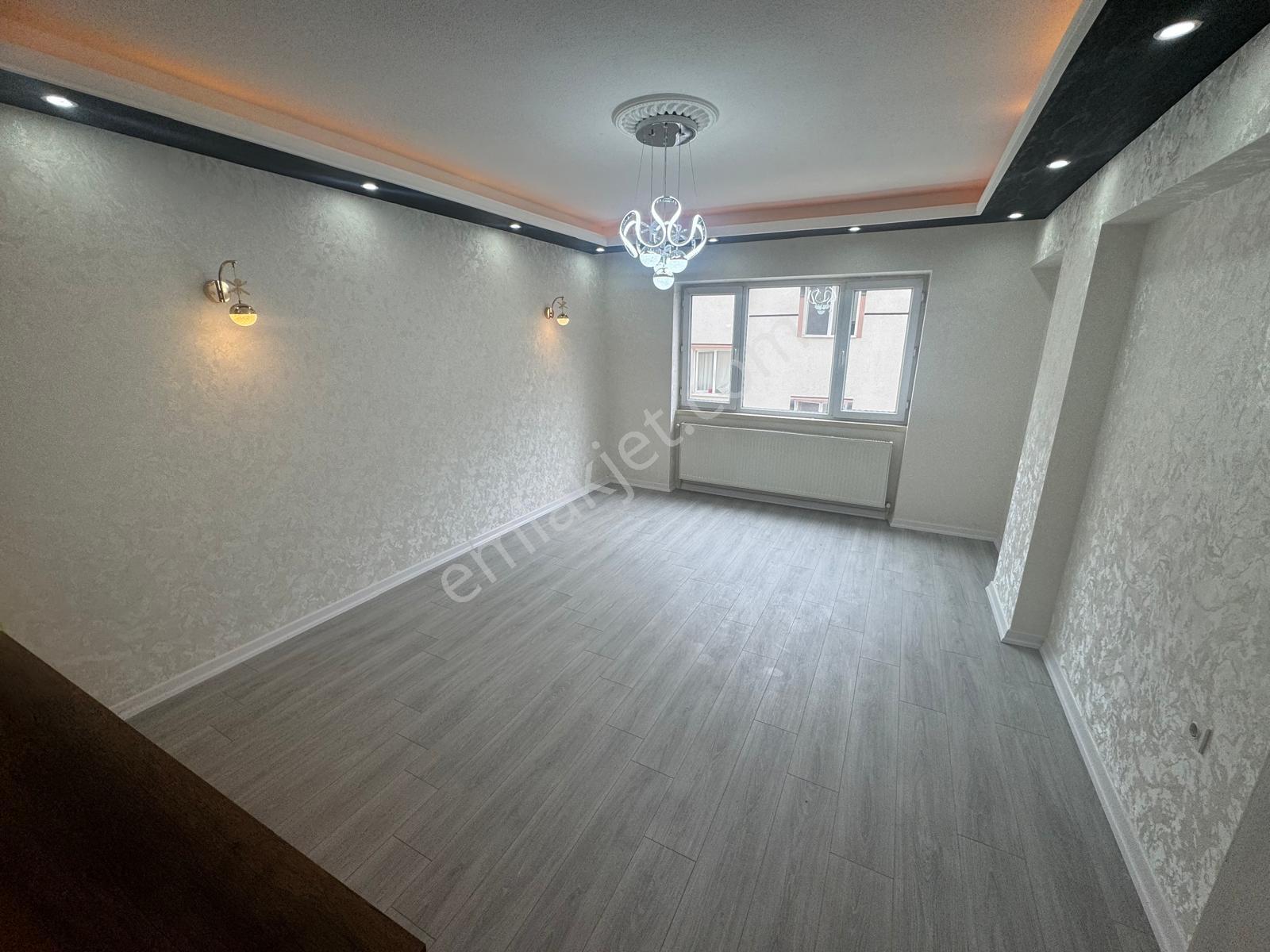 Malazgirt Mah'de 3+1 120m2 Asansörlü Full Yapılı Cadde Üzeri — fotoğraf 6