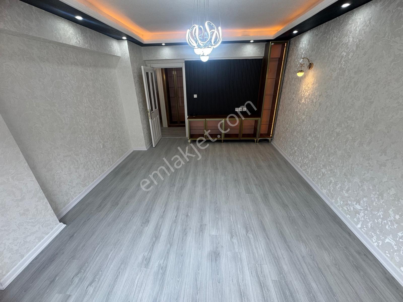 Malazgirt Mah'de 3+1 120m2 Asansörlü Full Yapılı Cadde Üzeri — fotoğraf 7