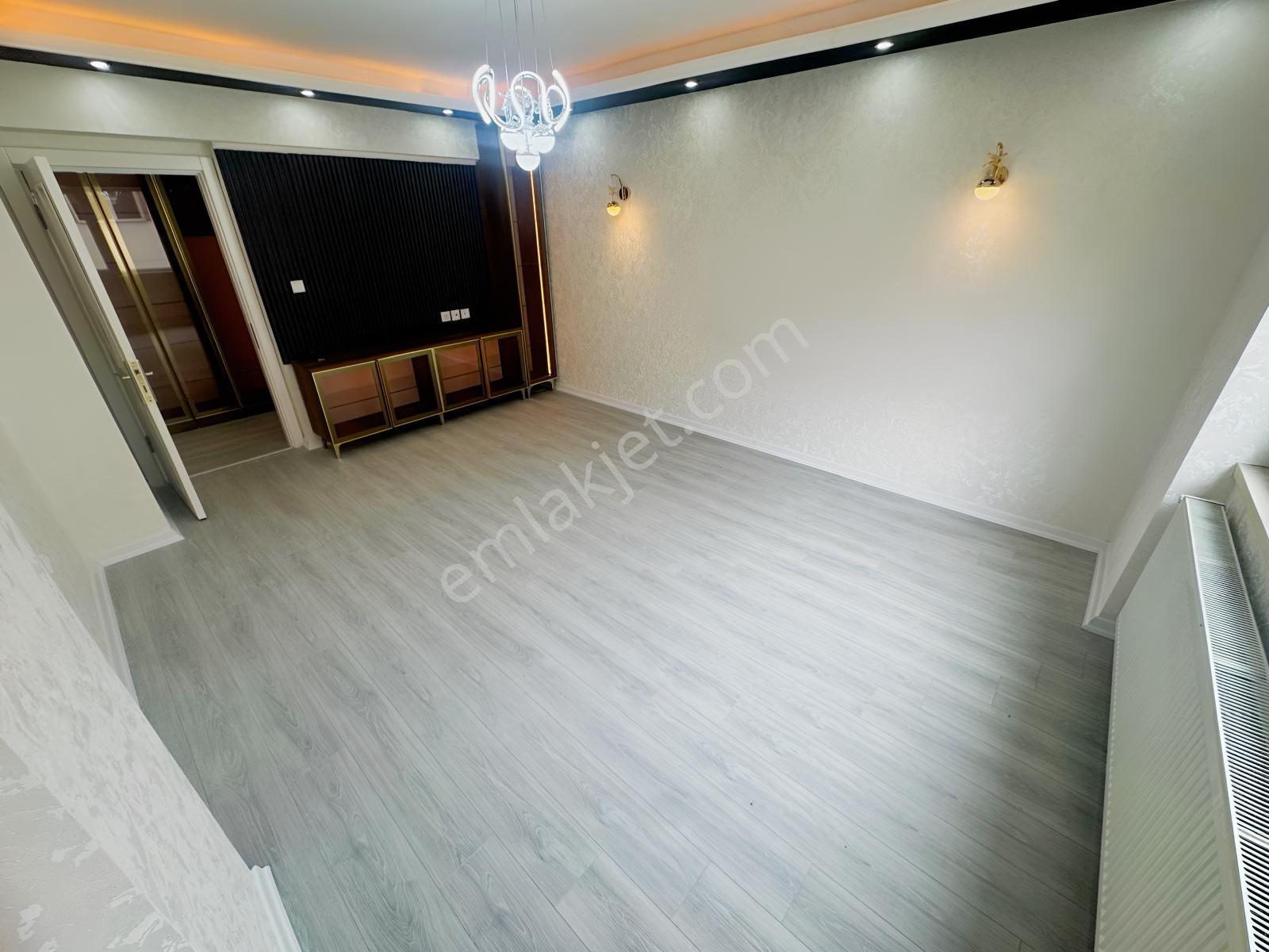 Malazgirt Mah'de 3+1 120m2 Asansörlü Full Yapılı Cadde Üzeri — fotoğraf 8