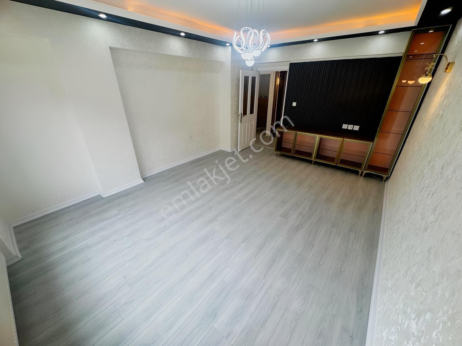 Malazgirt Mah'de 3+1 120m2 Asansörlü Full Yapılı Cadde Üzeri — fotoğraf 9