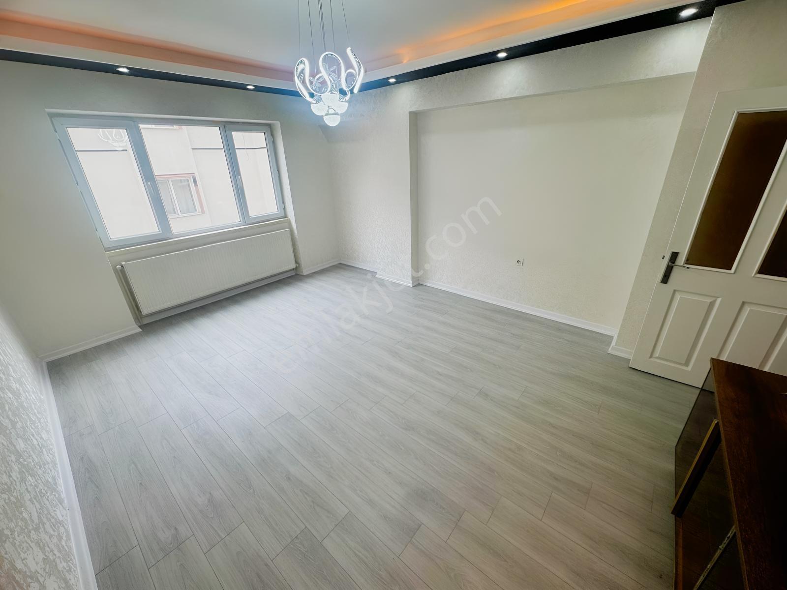 Malazgirt Mah'de 3+1 120m2 Asansörlü Full Yapılı Cadde Üzeri — fotoğraf 10