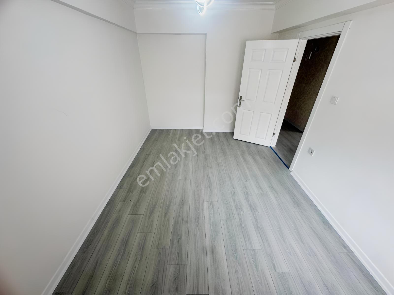 Malazgirt Mah'de 3+1 120m2 Asansörlü Full Yapılı Cadde Üzeri — fotoğraf 15