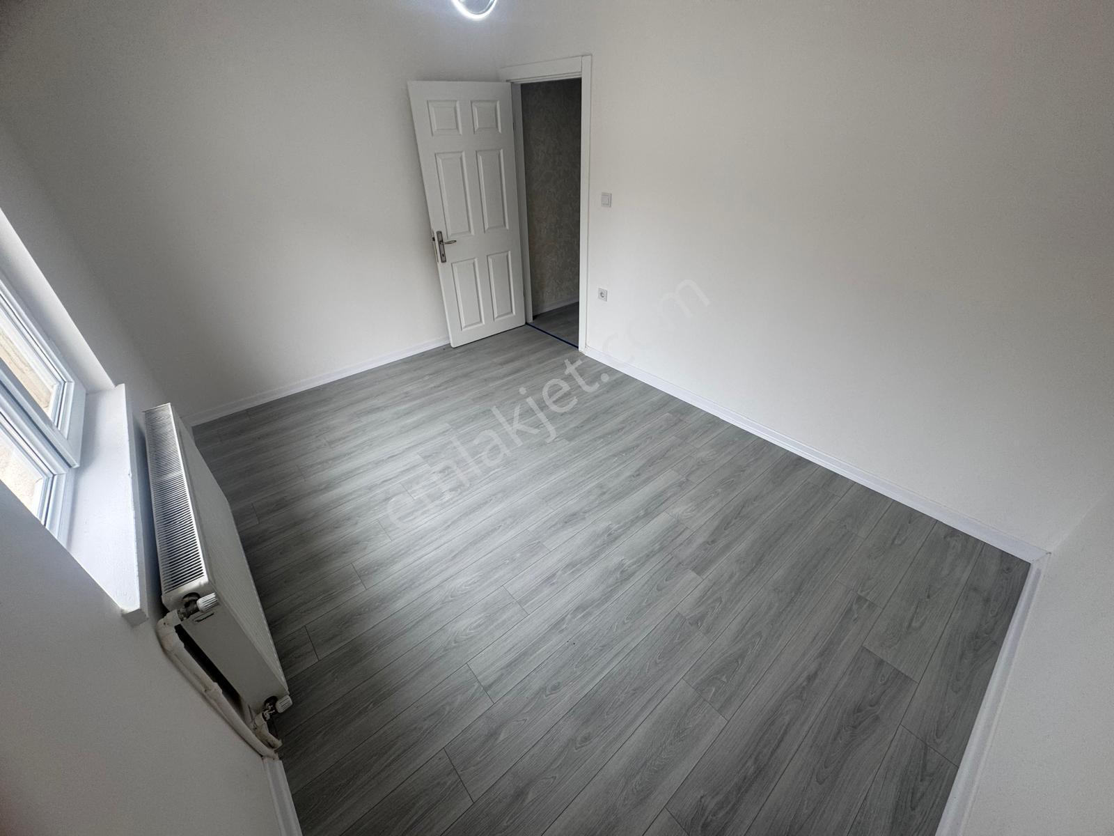Malazgirt Mah'de 3+1 120m2 Asansörlü Full Yapılı Cadde Üzeri — fotoğraf 16