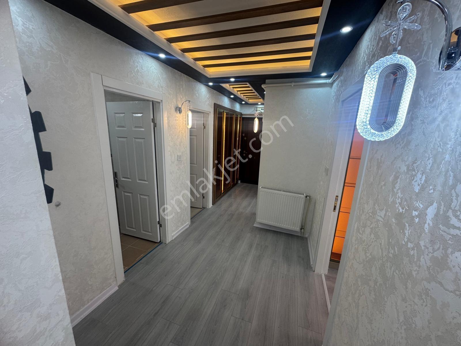 Malazgirt Mah'de 3+1 120m2 Asansörlü Full Yapılı Cadde Üzeri — fotoğraf 22