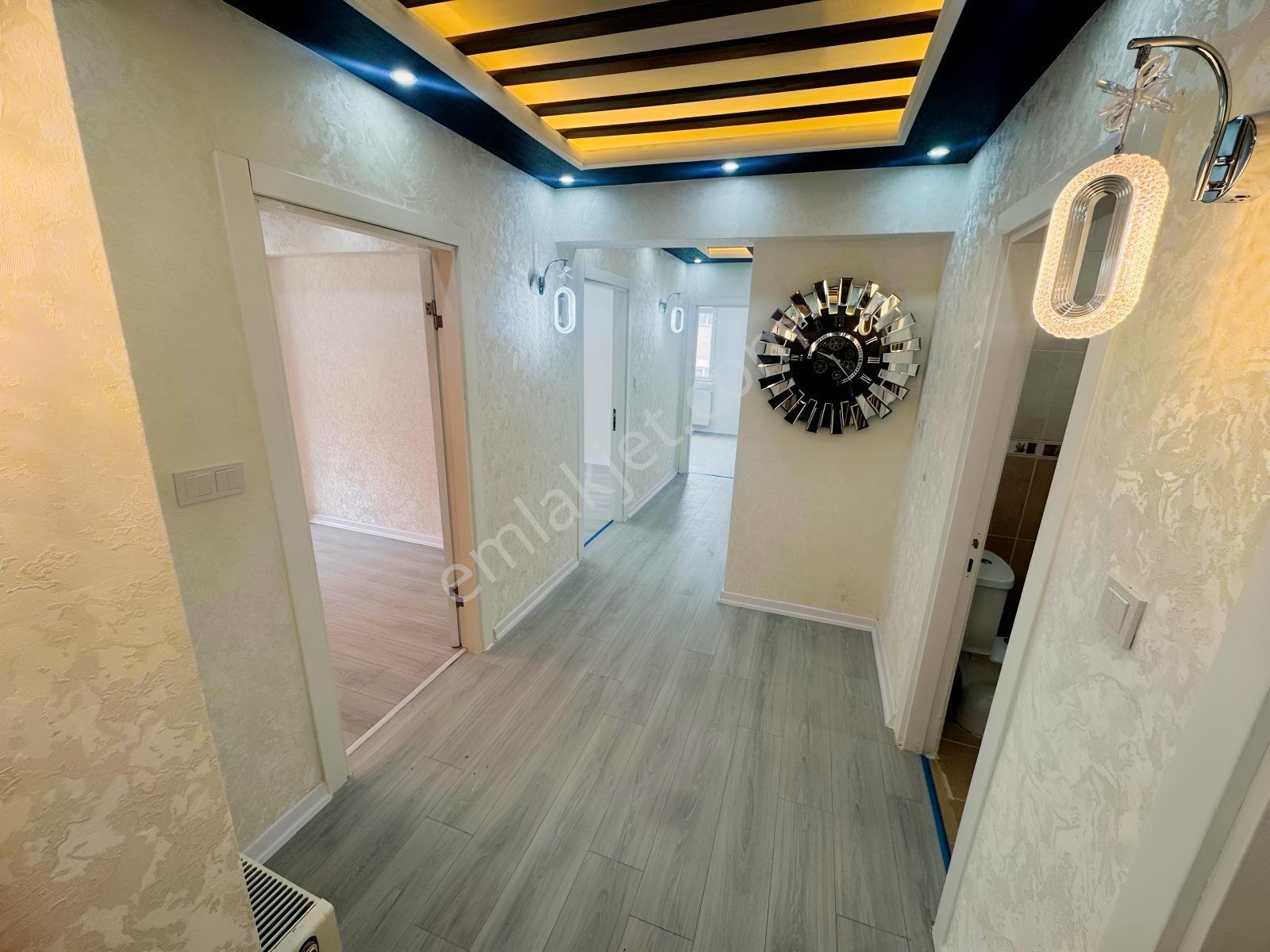 Malazgirt Mah'de 3+1 120m2 Asansörlü Full Yapılı Cadde Üzeri — fotoğraf 23