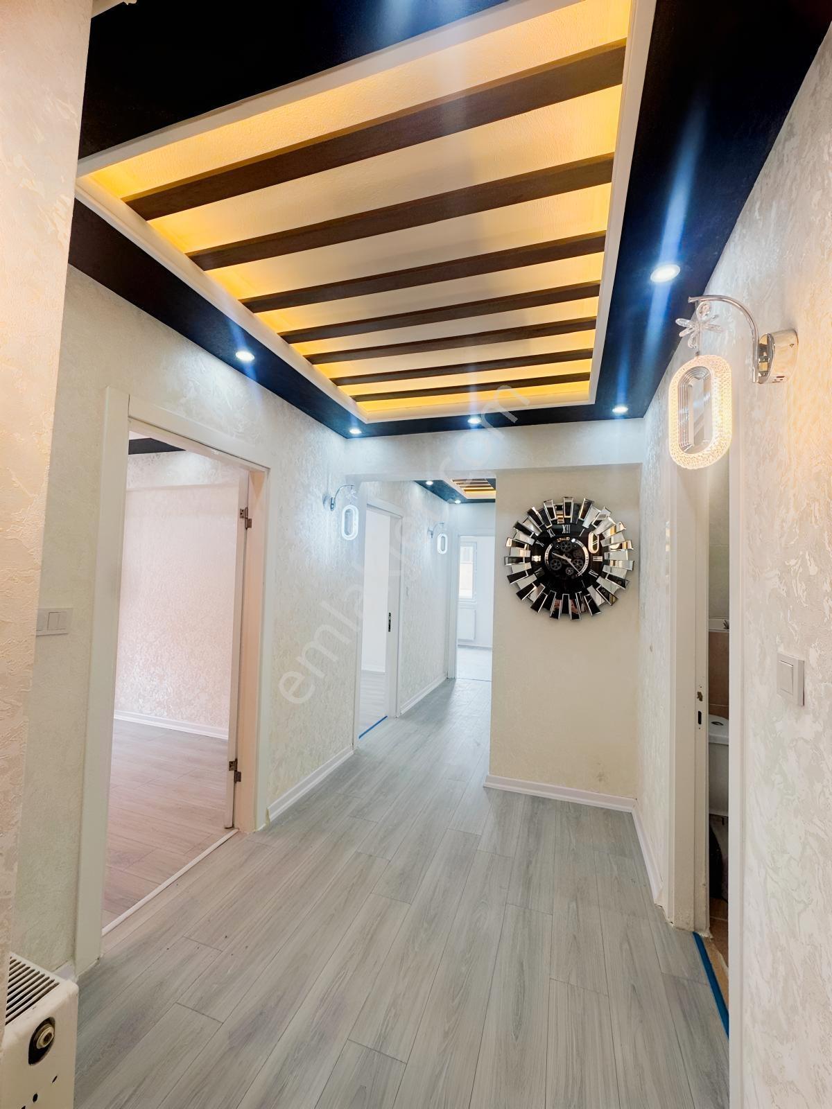 Malazgirt Mah'de 3+1 120m2 Asansörlü Full Yapılı Cadde Üzeri — fotoğraf 24