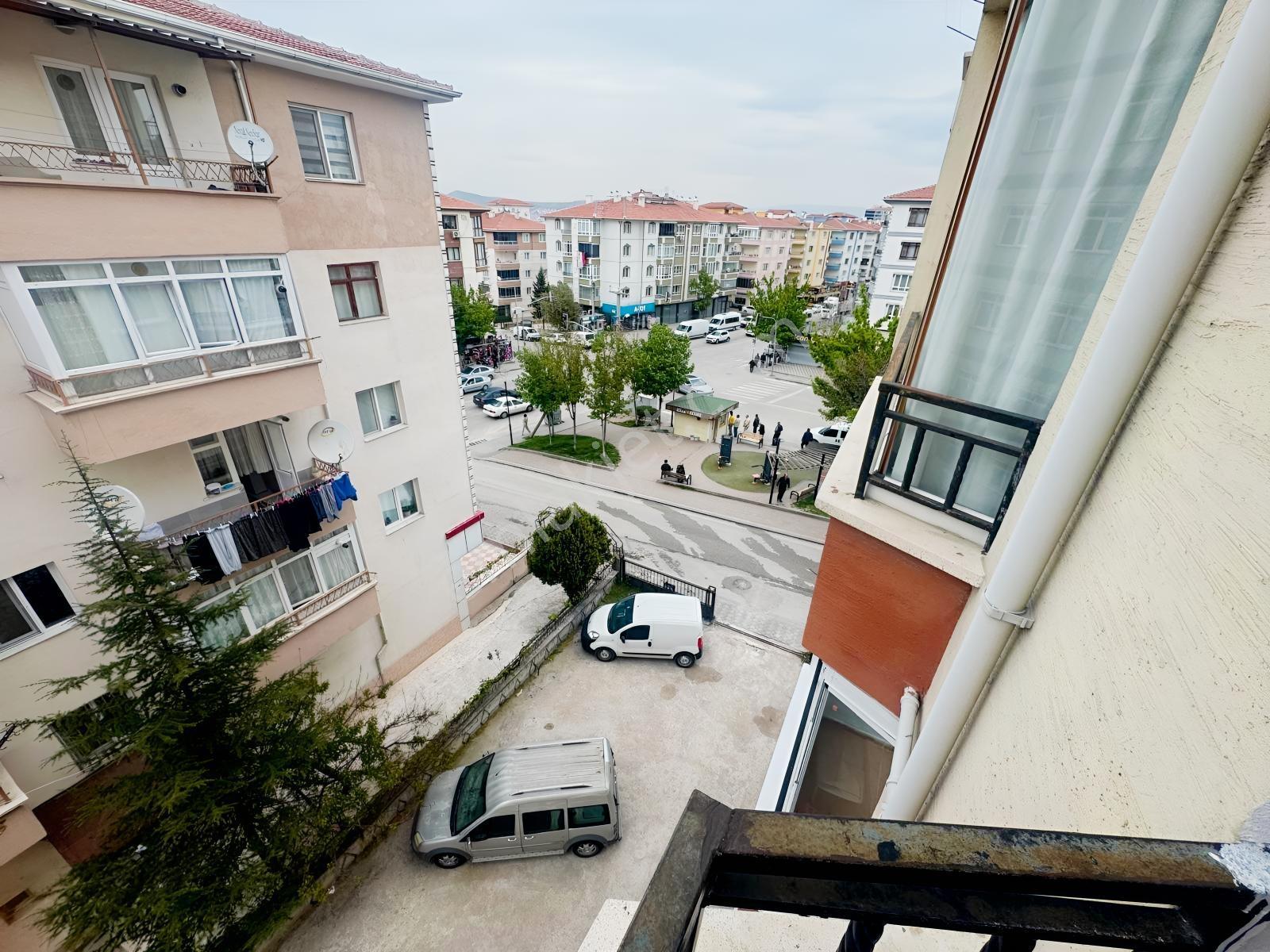 Malazgirt Mah'de 3+1 120m2 Asansörlü Full Yapılı Cadde Üzeri — fotoğraf 29