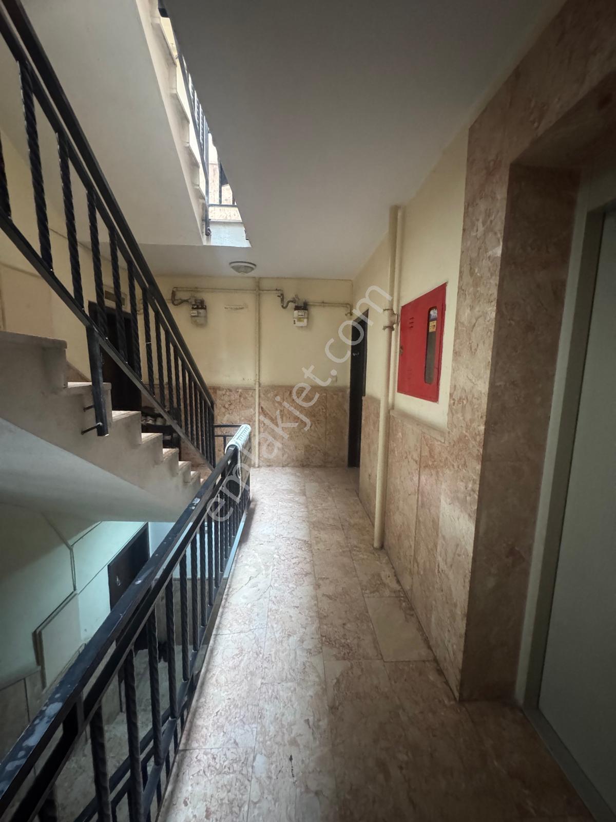 Malazgirt Mah'de 3+1 120m2 Asansörlü Full Yapılı Cadde Üzeri — fotoğraf 30
