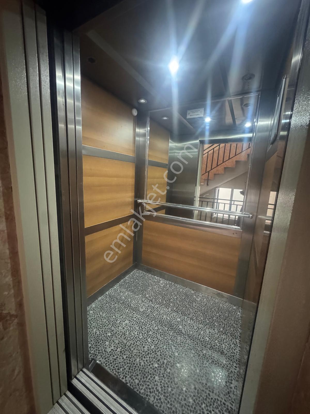 Malazgirt Mah'de 3+1 120m2 Asansörlü Full Yapılı Cadde Üzeri — fotoğraf 31