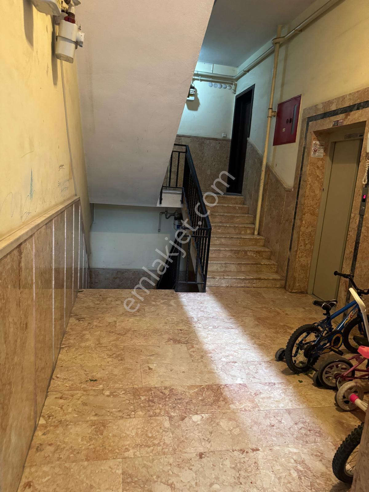 Malazgirt Mah'de 3+1 120m2 Asansörlü Full Yapılı Cadde Üzeri — fotoğraf 32