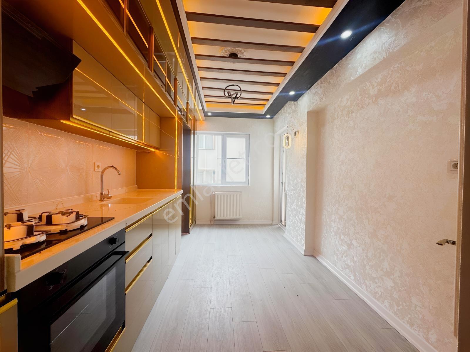 Malazgirt Mah'de 3+1 120m2 Asansörlü Full Yapılı Cadde Üzeri — fotoğraf 33