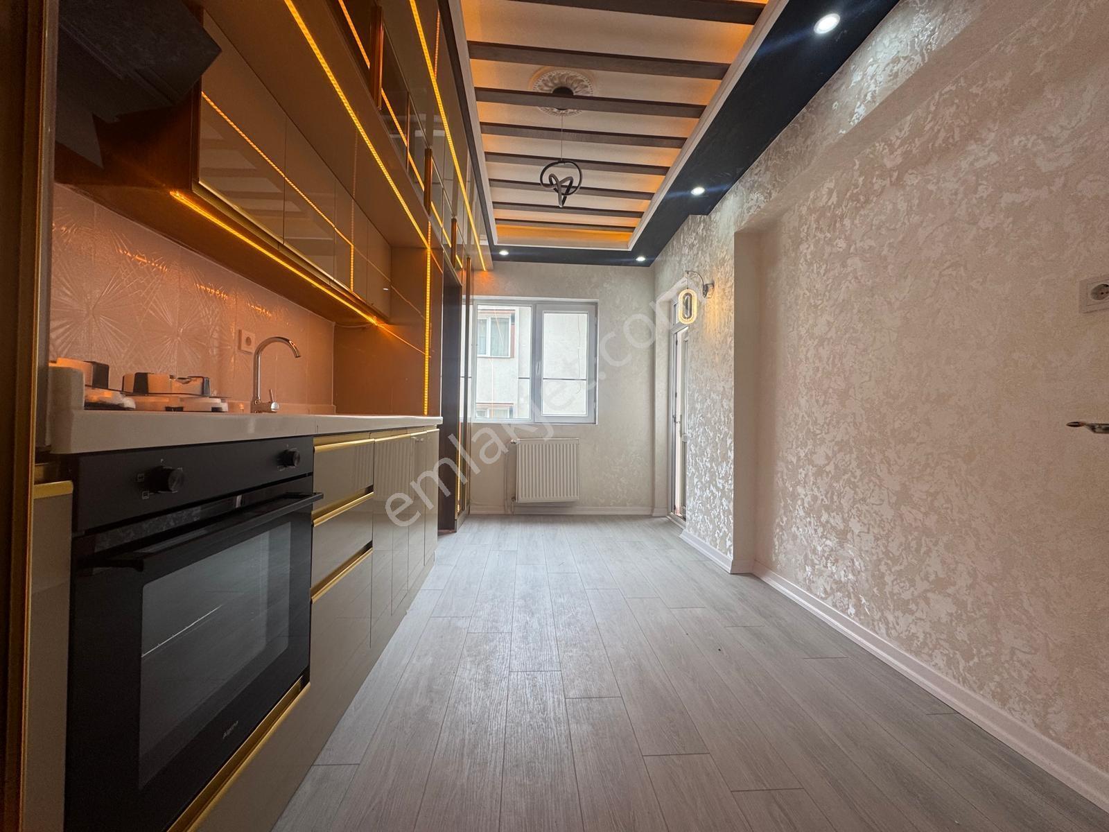 Malazgirt Mah'de 3+1 120m2 Asansörlü Full Yapılı Cadde Üzeri — fotoğraf 34