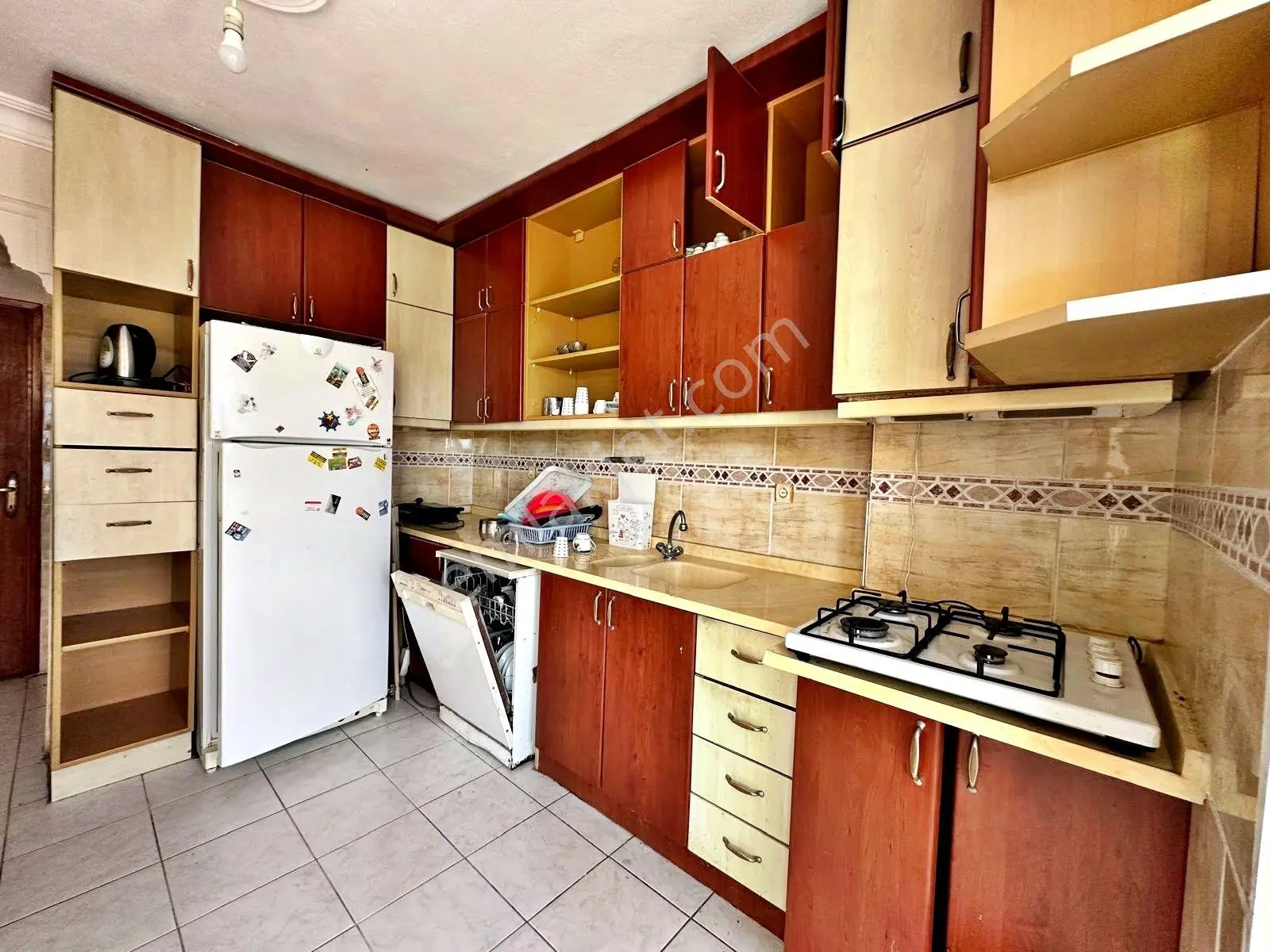 ⫸best Emlaktan⫷akçay'da Ön Cephe Ayrı Mutfak Çift Balkonlu Geniş 2+1 Masrafsız Daire — fotoğraf 2