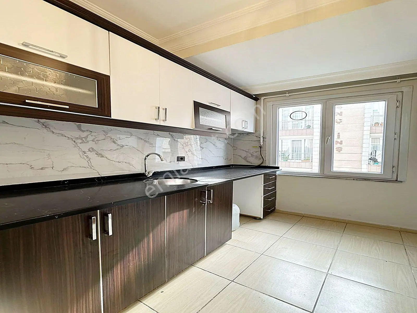 Metrobüse Yakın Tek Daire Üzeri Lüx Arakat 2+1 Satılık Daire!! — fotoğraf 10