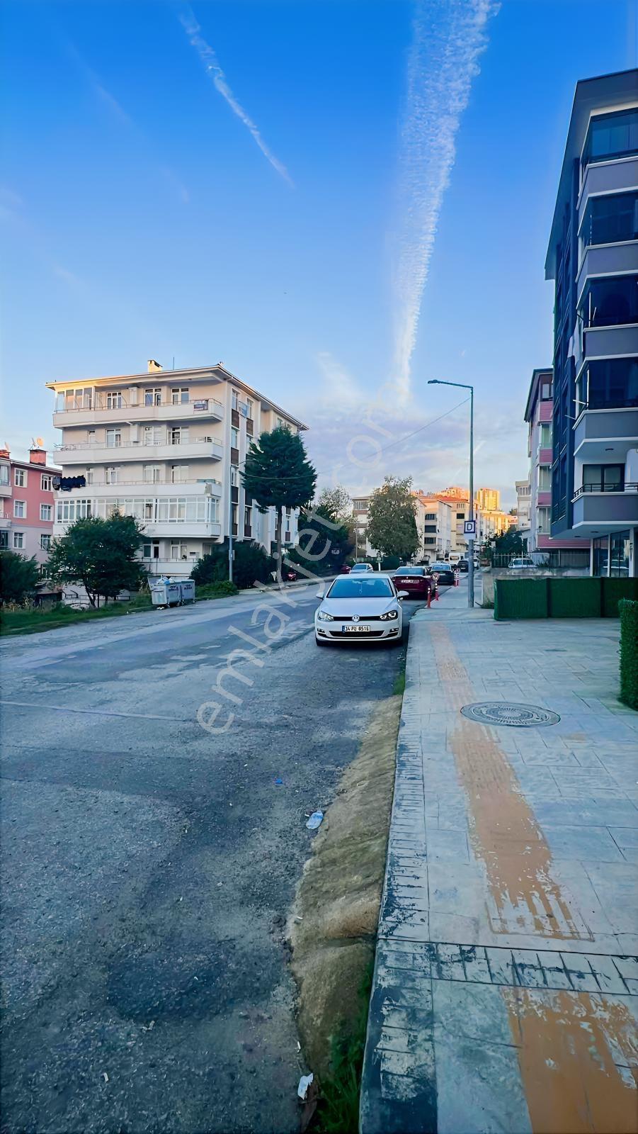.Bornova Caddesine Cephe Geniş Ferrah 3+1