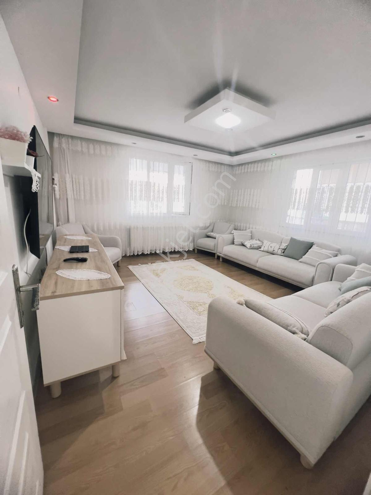 .bornova Caddesine Cephe Geniş Ferrah 3+1 — fotoğraf 3