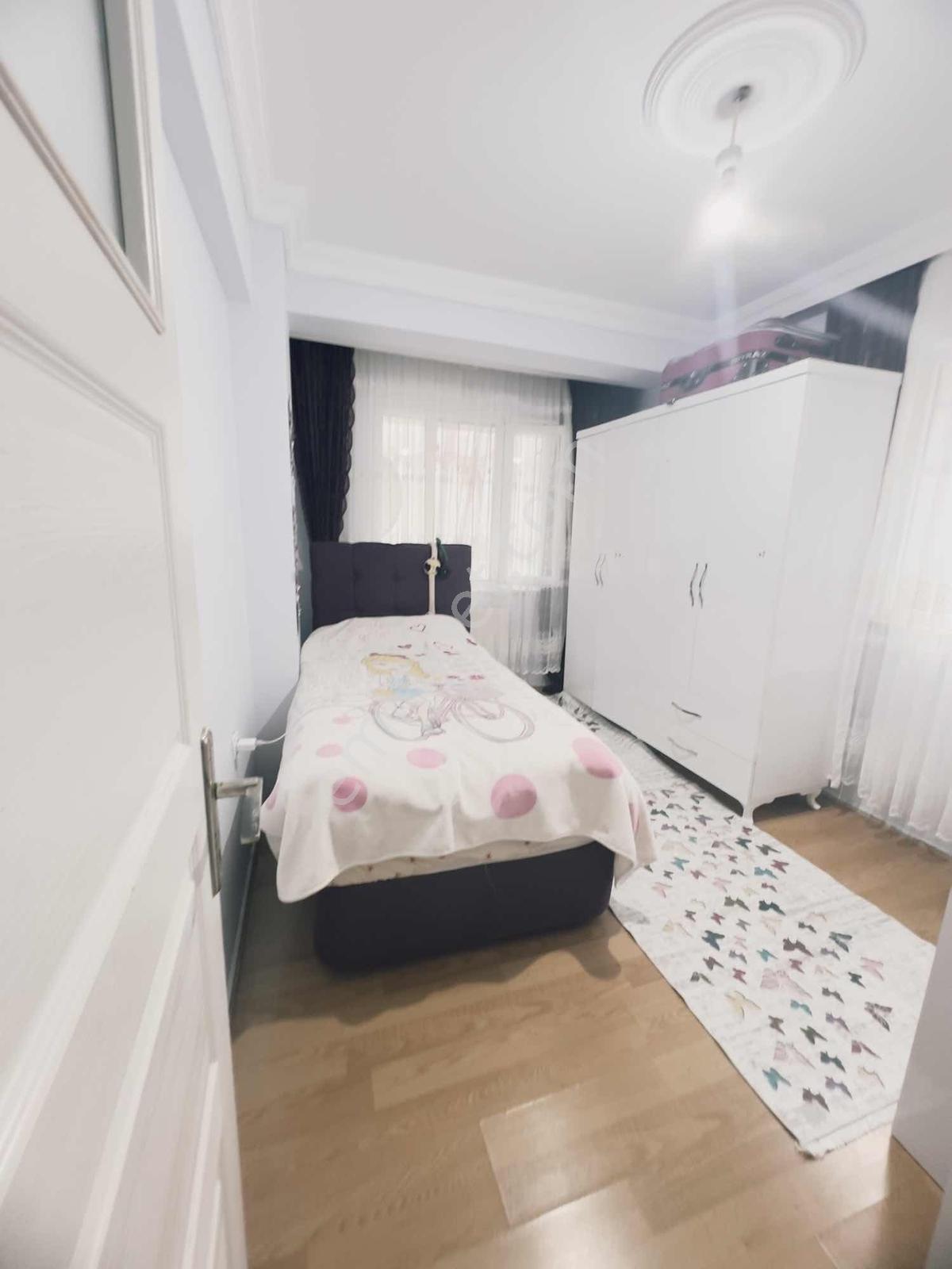 .bornova Caddesine Cephe Geniş Ferrah 3+1 — fotoğraf 5