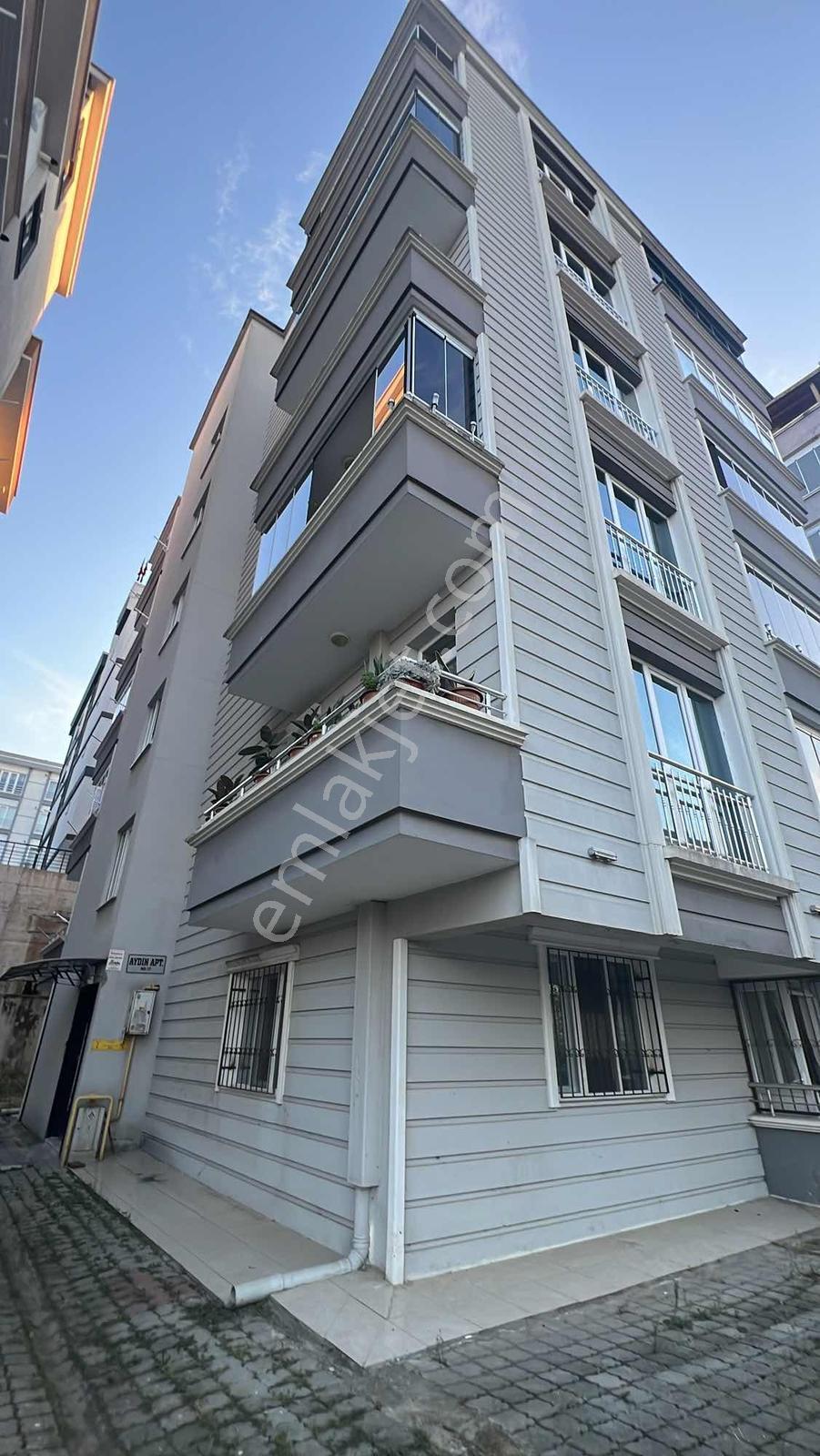 .bornova Caddesine Cephe Geniş Ferrah 3+1 — fotoğraf 12