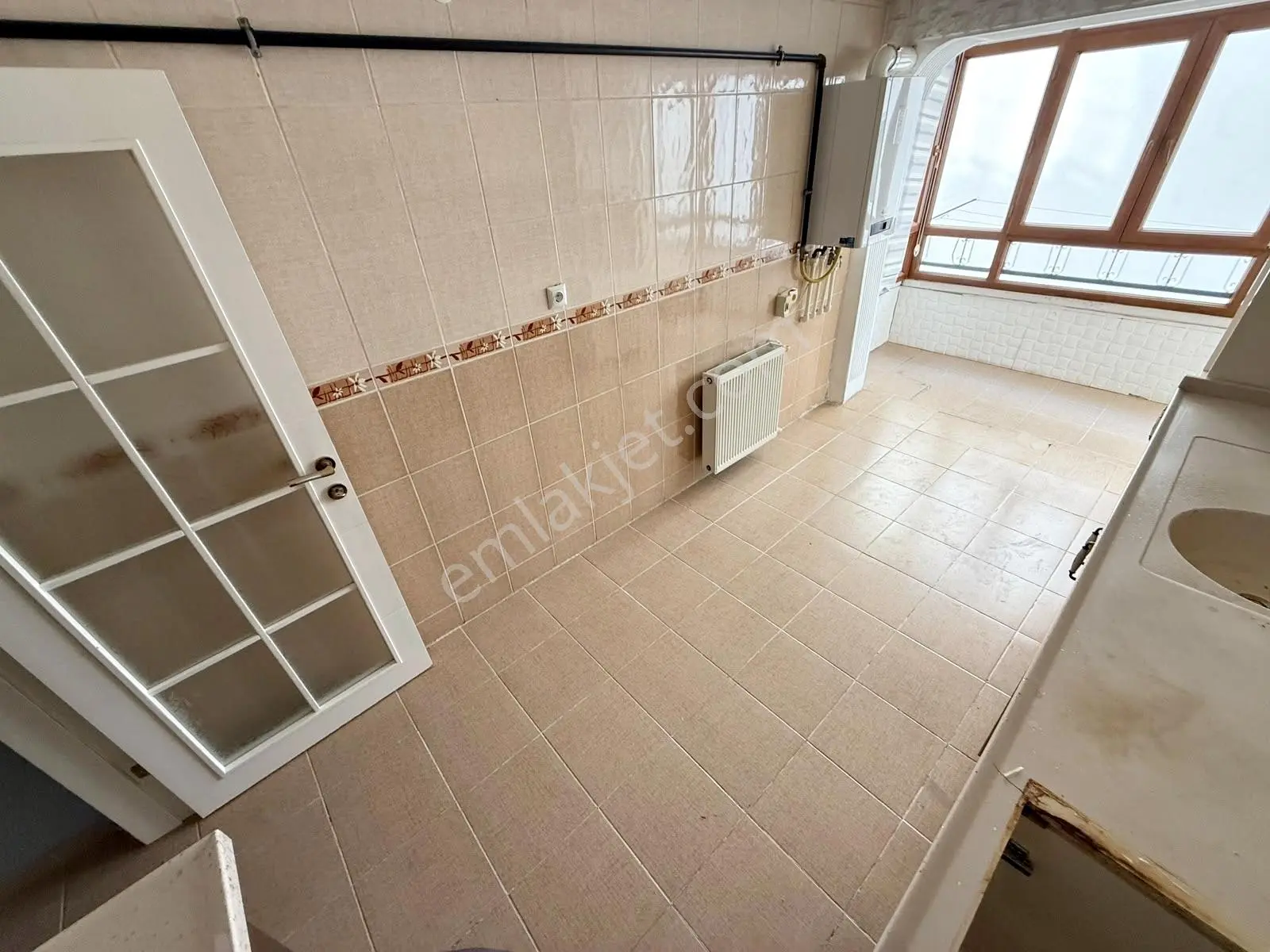 3+1 Cadde Üzeri Kök Tapu 2 Cam Balkonlu Merkezi Konumda Satılık — fotoğraf 4
