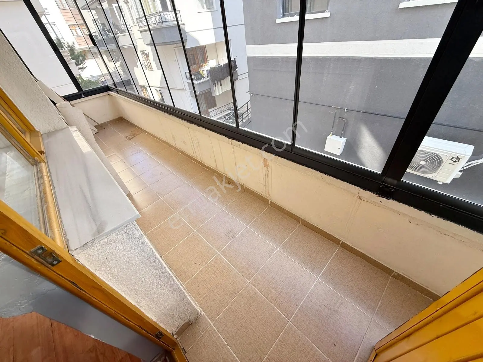 3+1 Cadde Üzeri Kök Tapu 2 Cam Balkonlu Merkezi Konumda Satılık — fotoğraf 12