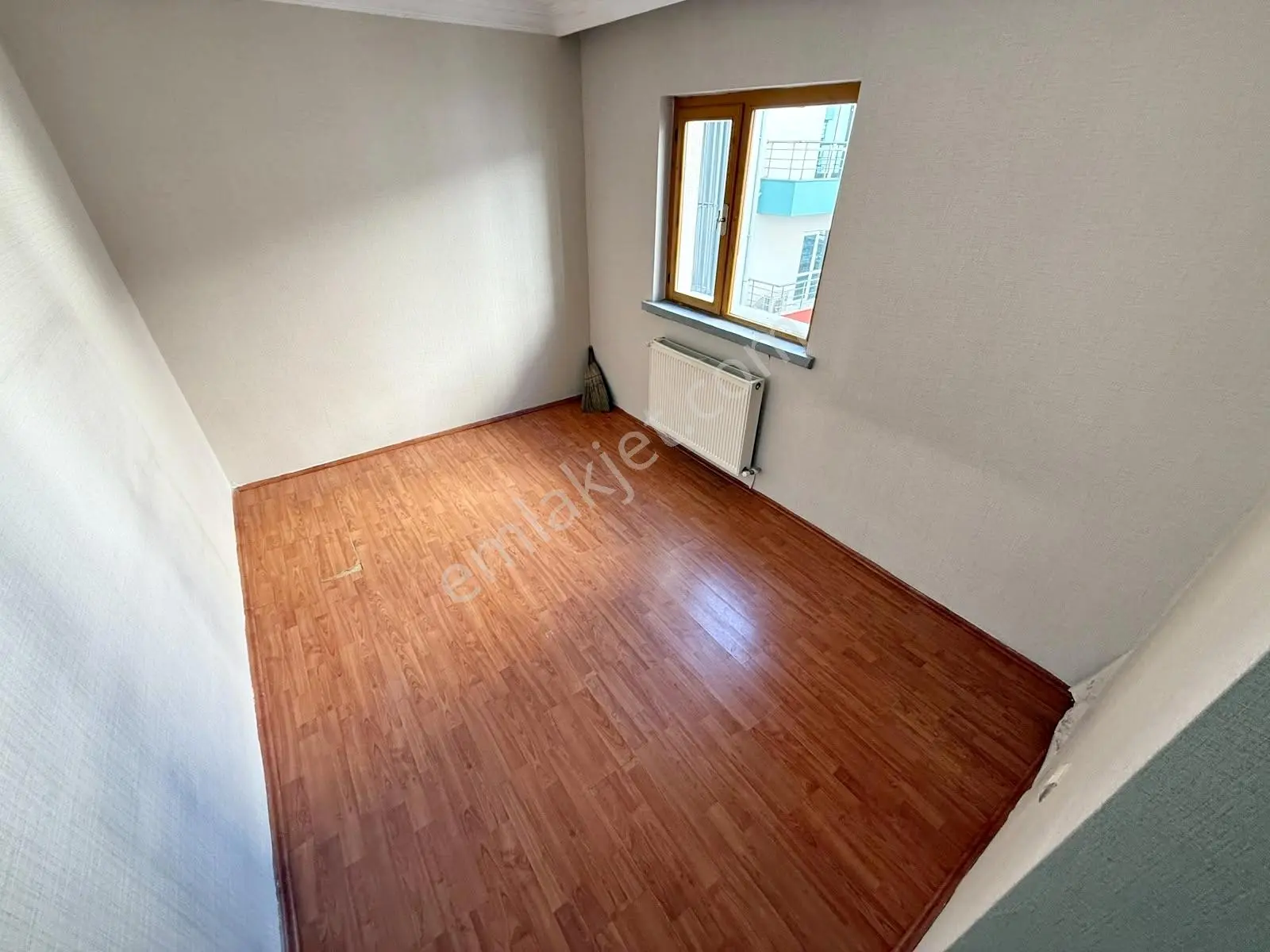 3+1 Cadde Üzeri Kök Tapu 2 Cam Balkonlu Merkezi Konumda Satılık — fotoğraf 13