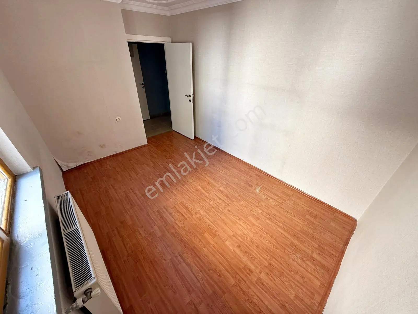 3+1 Cadde Üzeri Kök Tapu 2 Cam Balkonlu Merkezi Konumda Satılık — fotoğraf 15