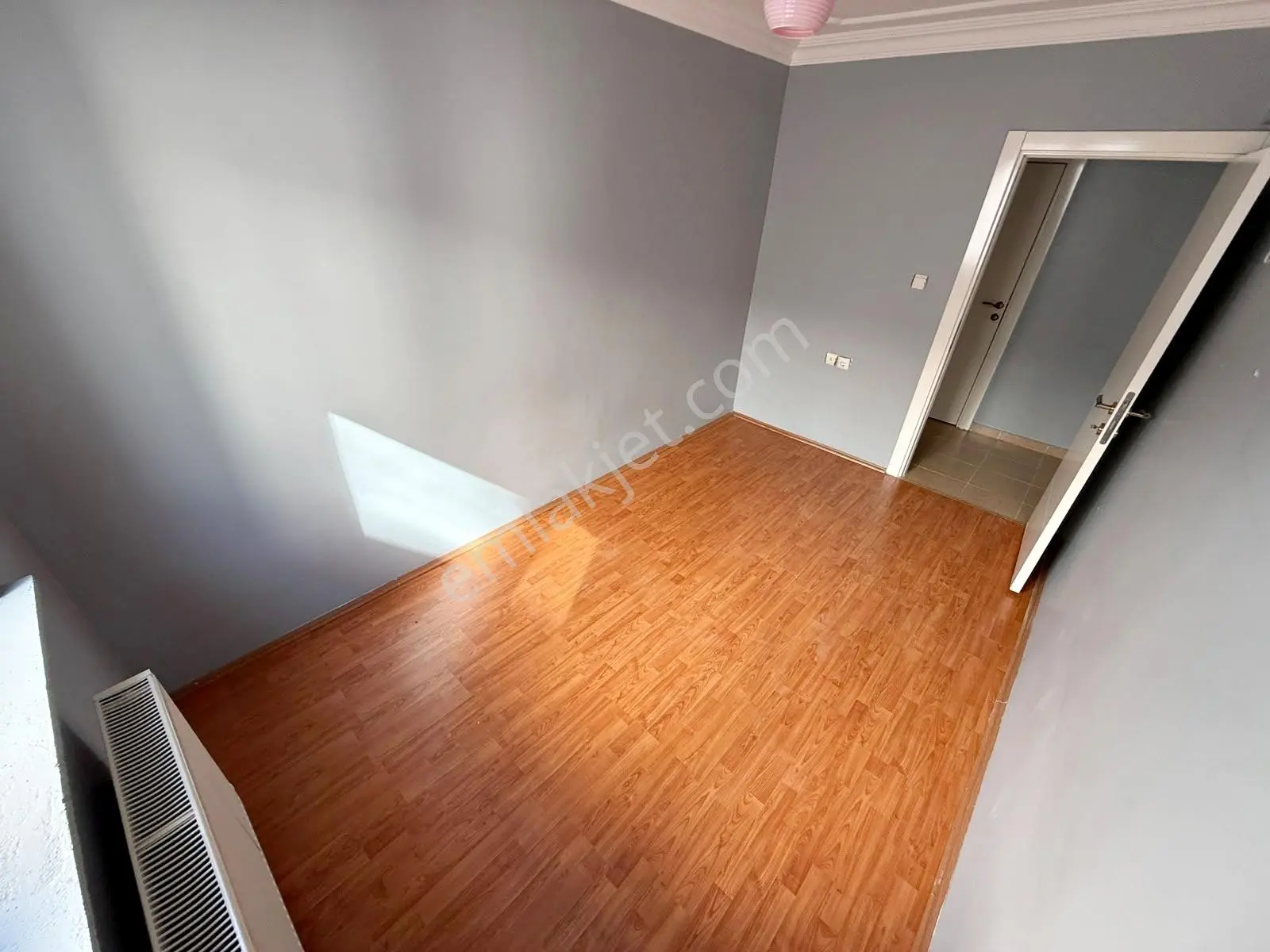 3+1 Cadde Üzeri Kök Tapu 2 Cam Balkonlu Merkezi Konumda Satılık — fotoğraf 18