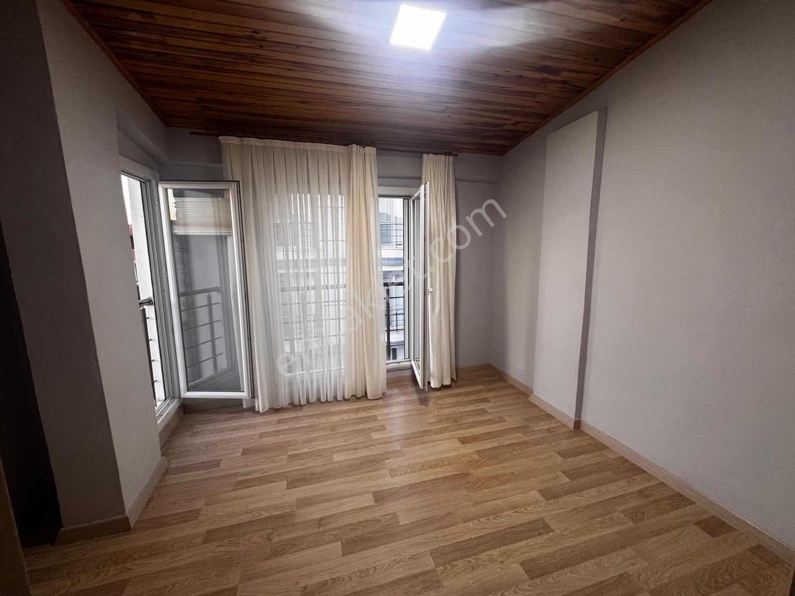 5 Yaşında 4+1 Lüks Villa | 200 M² Net | Kombili | Oturuma Hazır — fotoğraf 7