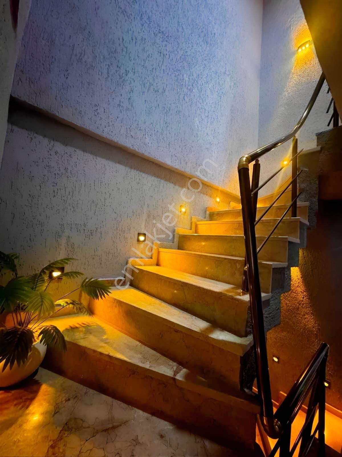 5 Yaşında 4+1 Lüks Villa | 200 M² Net | Kombili | Oturuma Hazır — fotoğraf 8