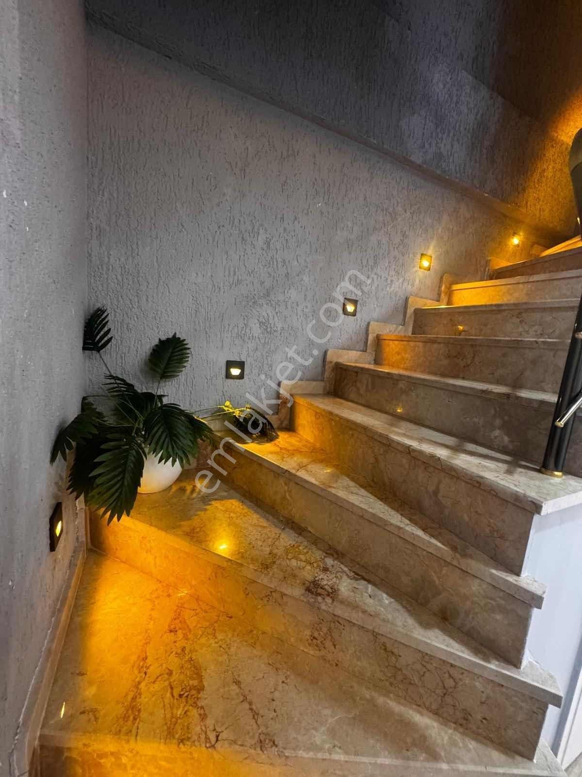 5 Yaşında 4+1 Lüks Villa | 200 M² Net | Kombili | Oturuma Hazır — fotoğraf 21