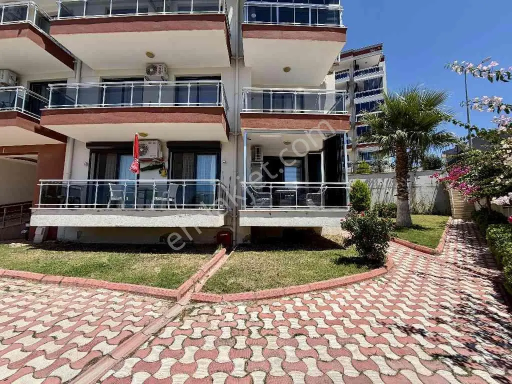 Kuşadasında Güvenlikli Site İçerisinde Deniz Manzaralı 1+1daire — fotoğraf 2