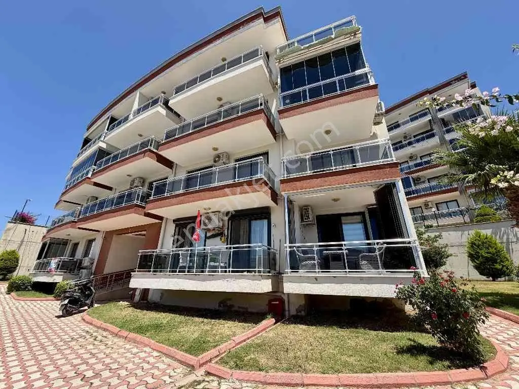 Kuşadasında Güvenlikli Site İçerisinde Deniz Manzaralı 1+1daire — fotoğraf 4