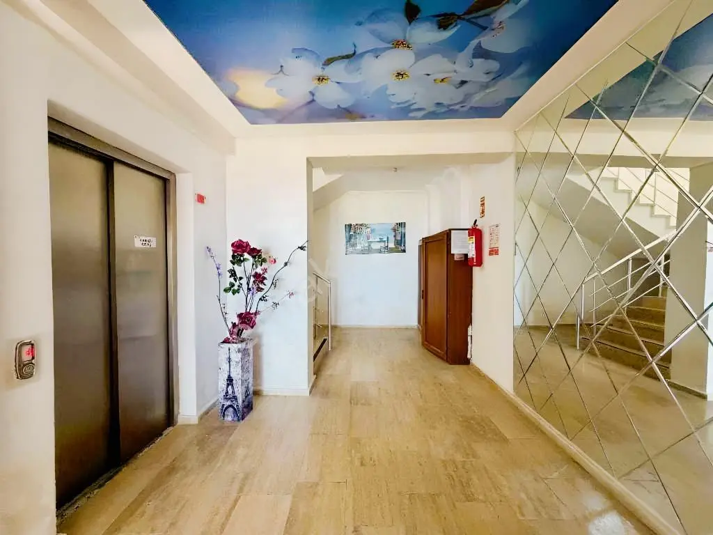 Kuşadasında Güvenlikli Site İçerisinde Deniz Manzaralı 1+1daire — fotoğraf 7